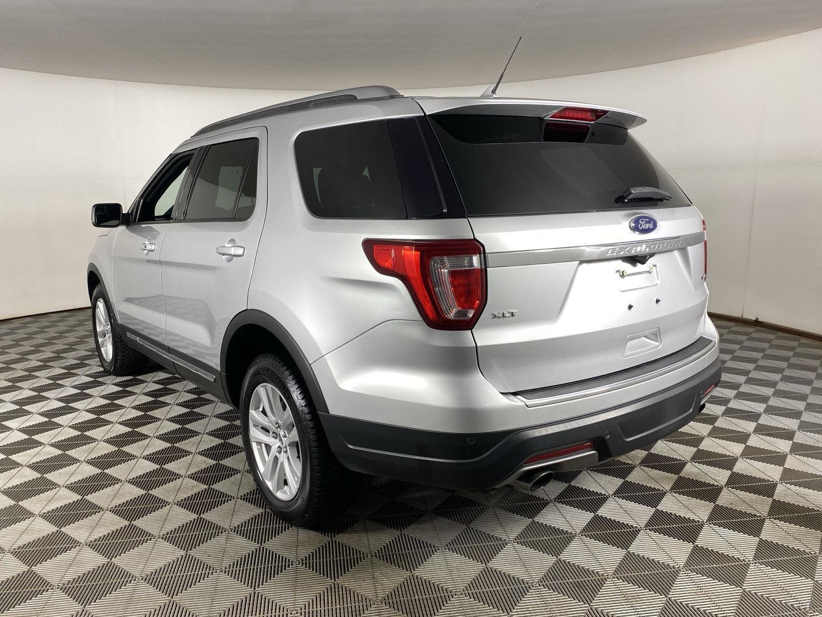 Used 2018 Ingot Silver Ford XLT image 5