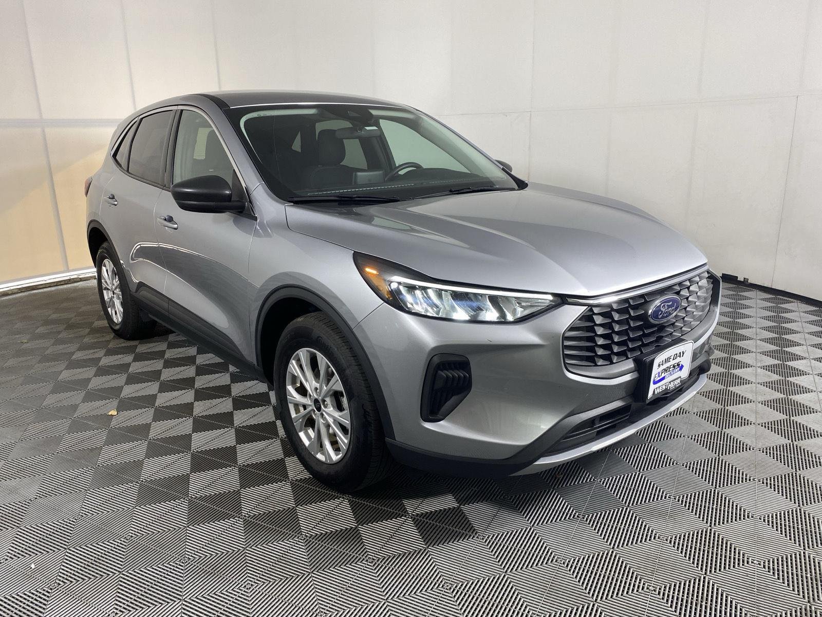 Used 2023 Iconic Silver Ford Active image 11