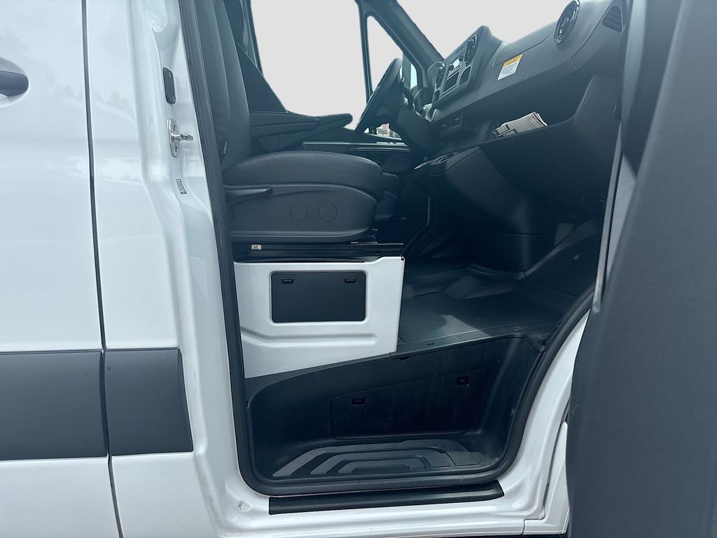 Used 2025 White Mercedes-Benz Cargo 144 WB image 27