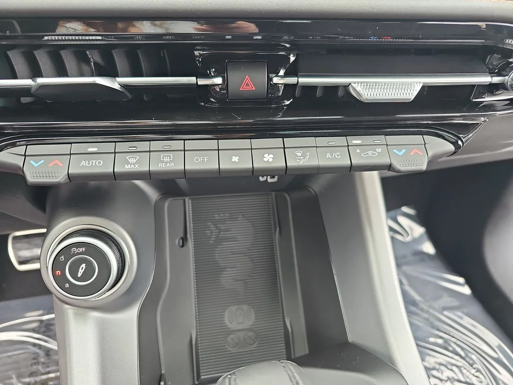 New 2026 Milano White Exterior Paint Alfa Romeo Veloce image 21