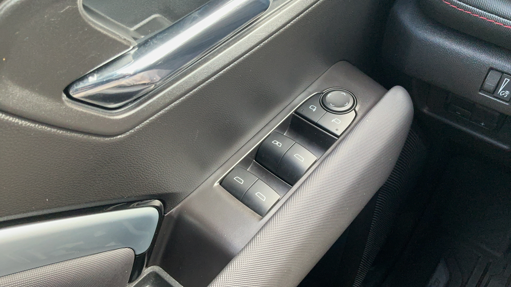 Used 2025 Gray Chevrolet Z71 image 14