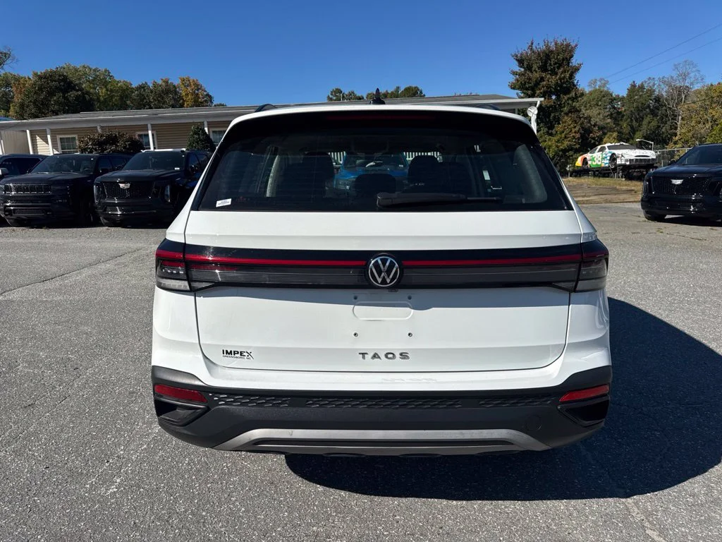 Used 2025 White Volkswagen 1.5T S image 4
