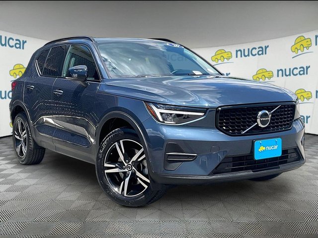 2026 Volvo XC40 B5 Core