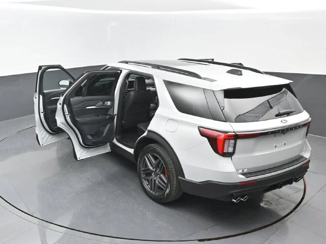 New 2027 Avalanche Gray Ford ST image 26