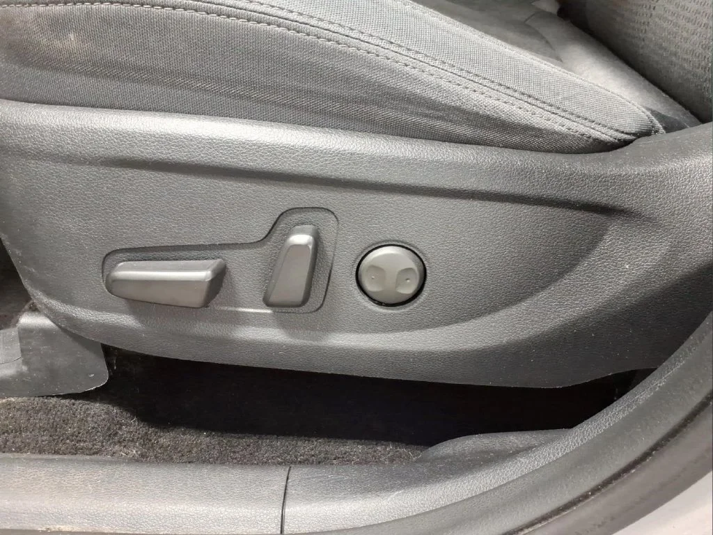 Certified Used 2020 Shimmering Silver Pearl Hyundai SEL image 9