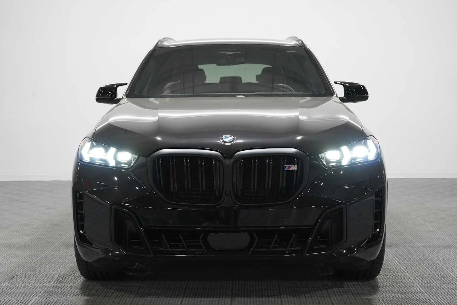 Used 2026 Black Sapphire Metallic BMW M60i image 3