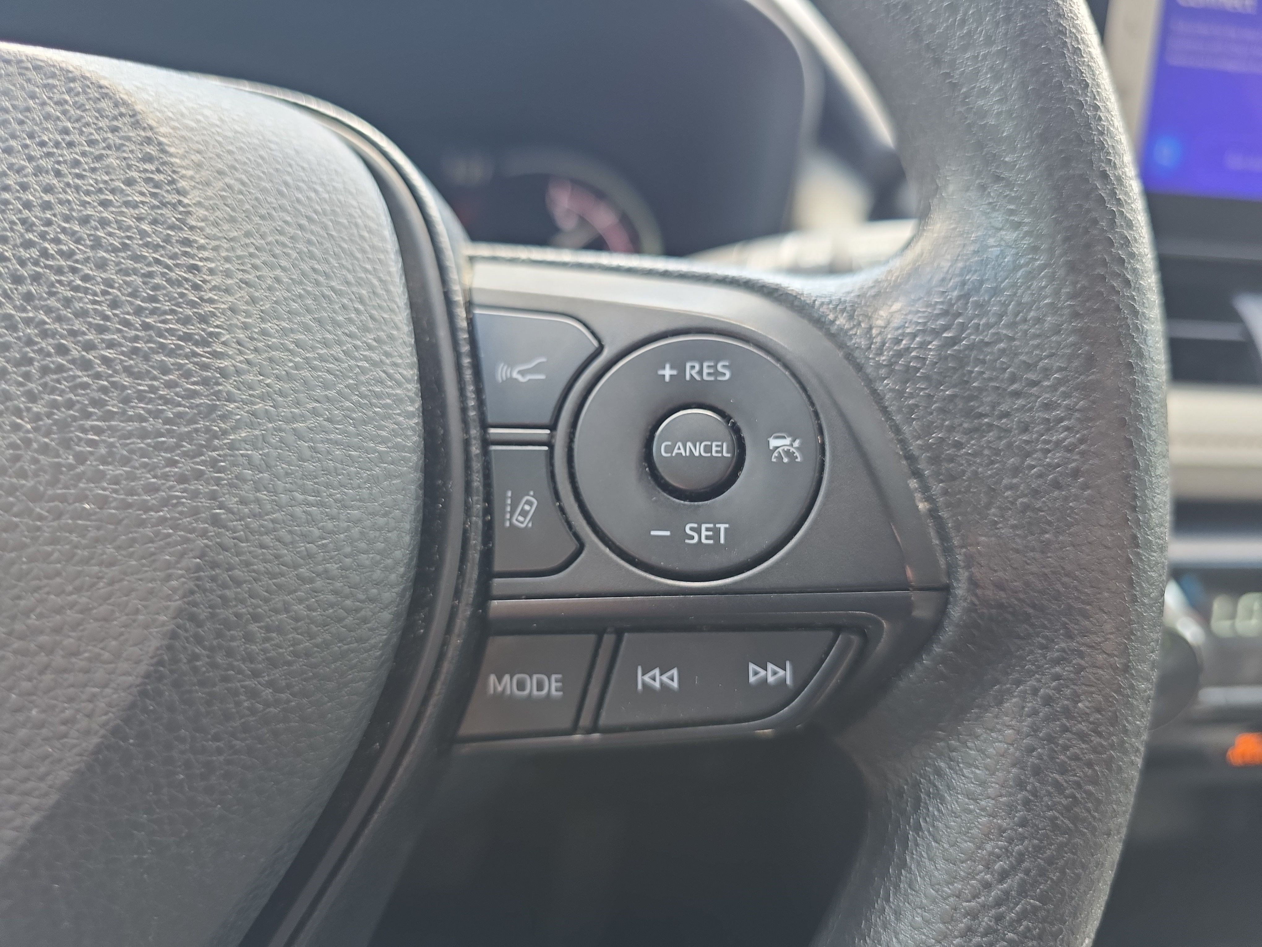 Used 2025 Silver Sky Metallic Toyota XLE image 19