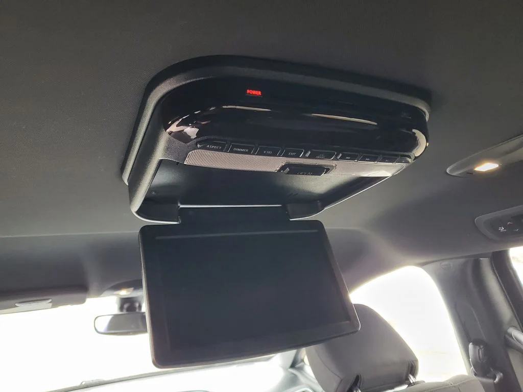 Used 2019 Black Chrysler Touring Plus image 28