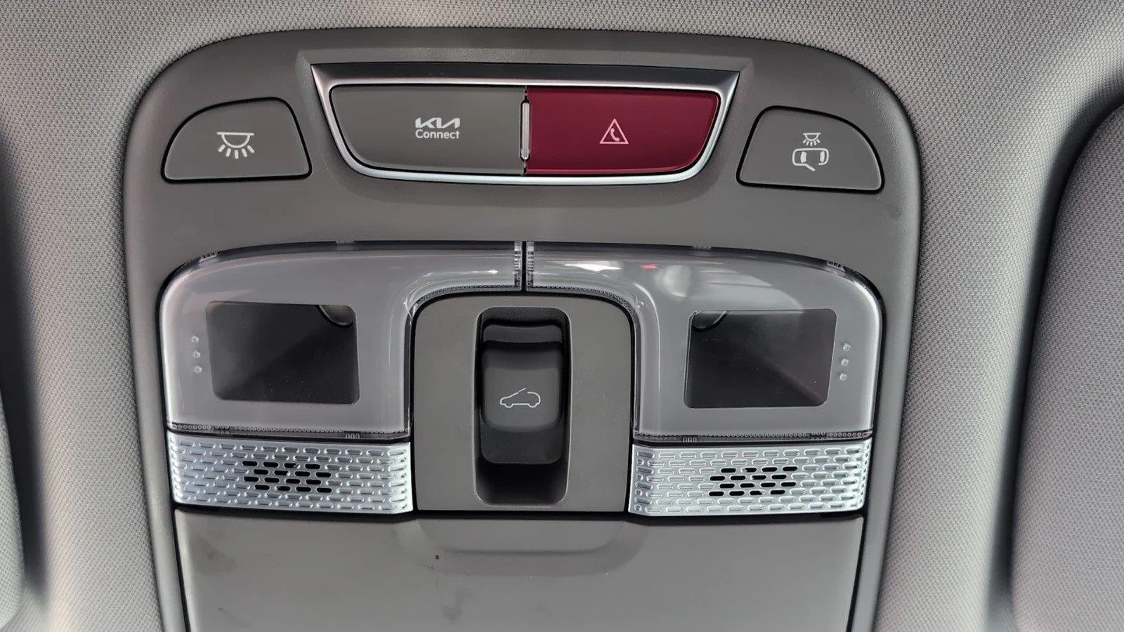 Used 2025 Everlasting Silver Kia S image 22