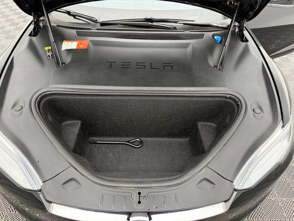 Used 2018 Black Tesla 75D image 16