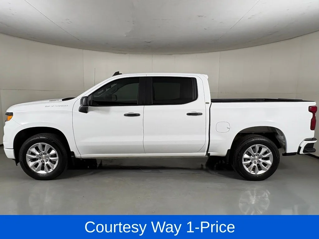 Used 2024 White Chevrolet Custom image 6
