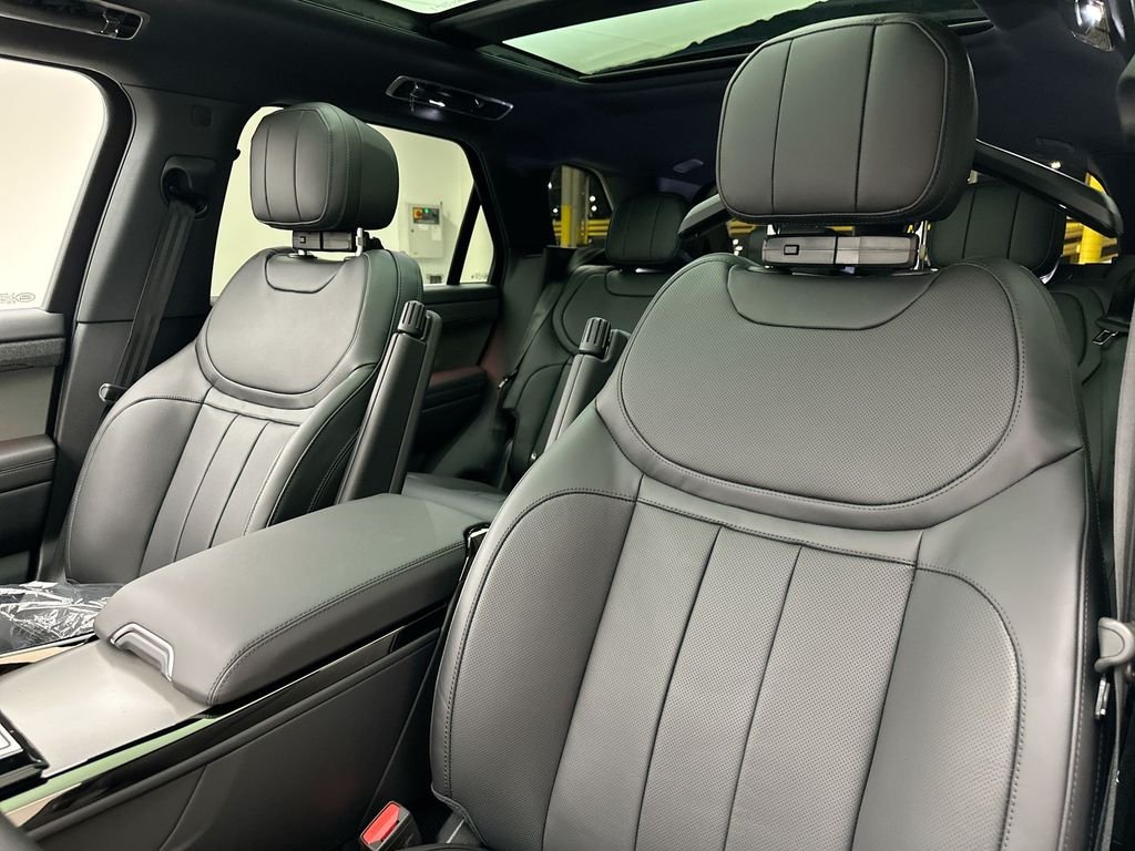 New 2027 Ostuni Pearl Wht Prem Met Land Rover Dynamic SE image 12