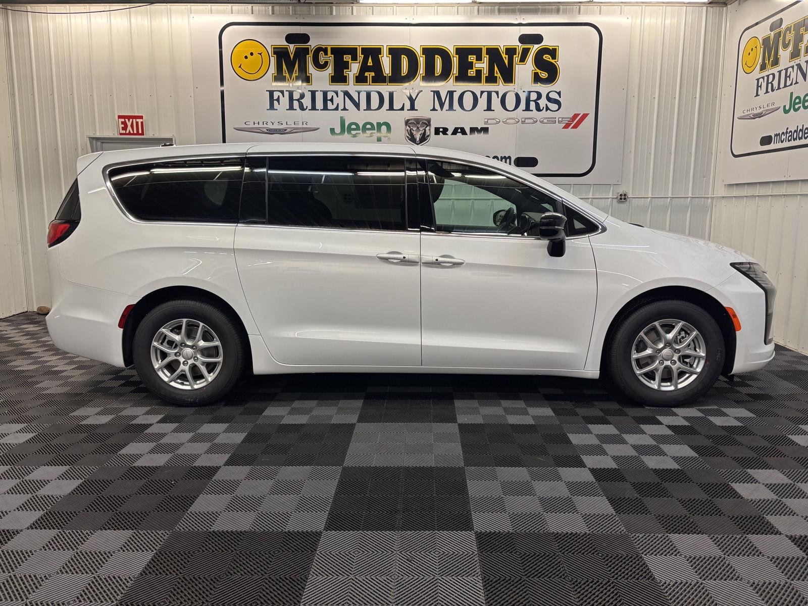 2027 Chrysler Pacifica Select