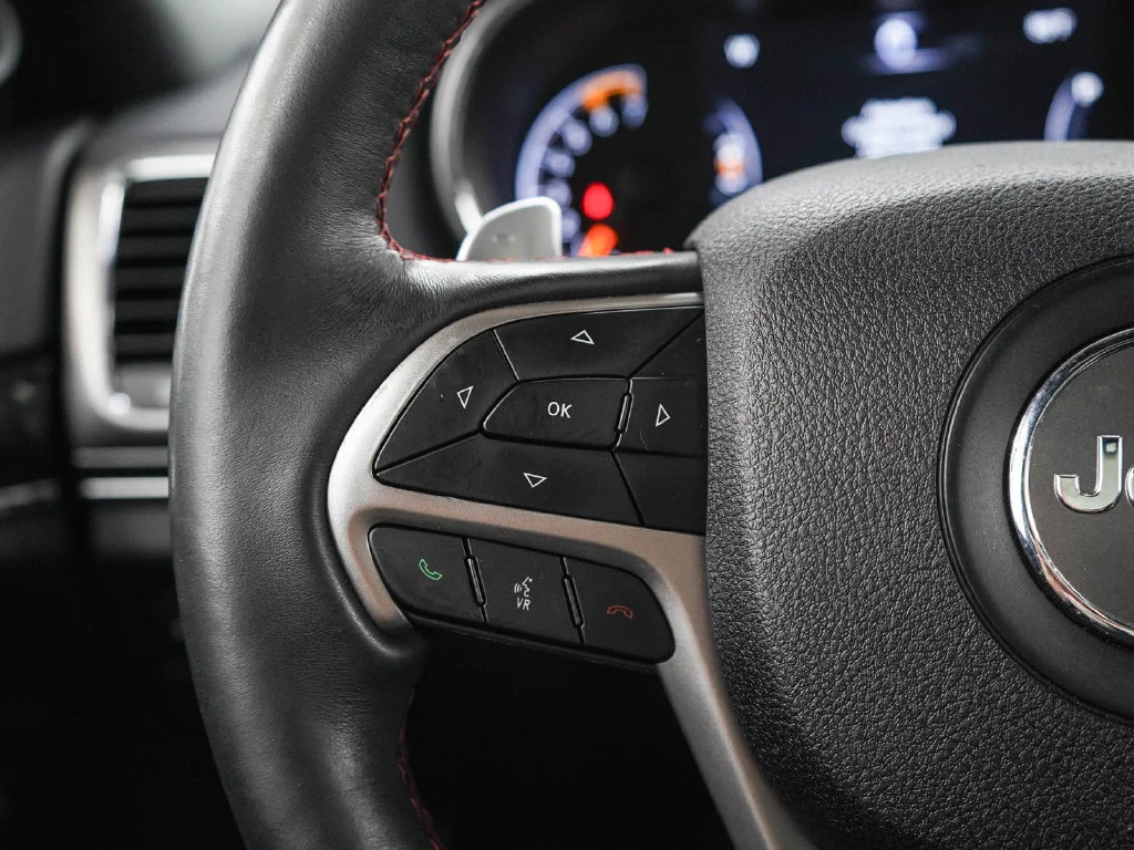 Used 2018 Bright White Clearcoat Jeep Trailhawk image 26