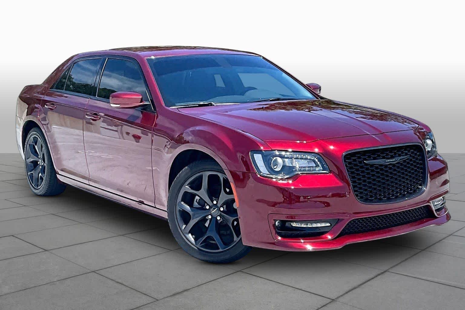Used 2023 Velvet Red Pearlcoat Chrysler Touring L image 3