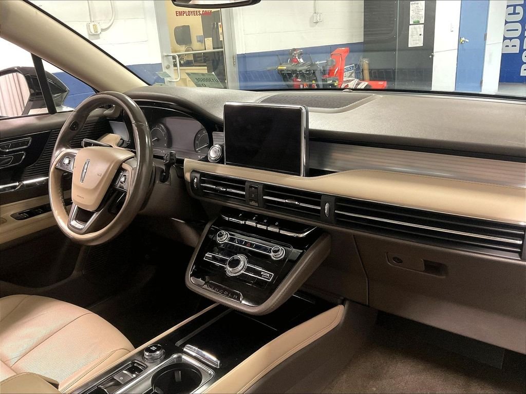 Used 2020 White Lincoln Standard image 14