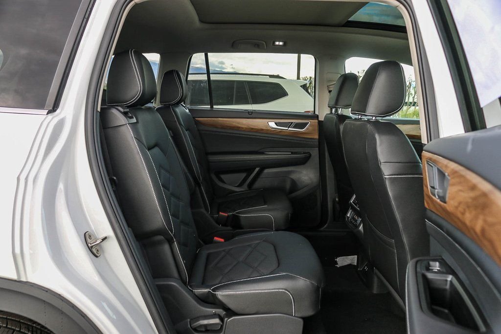 New 2026 White Volkswagen 2.0T SE w/Technology image 19