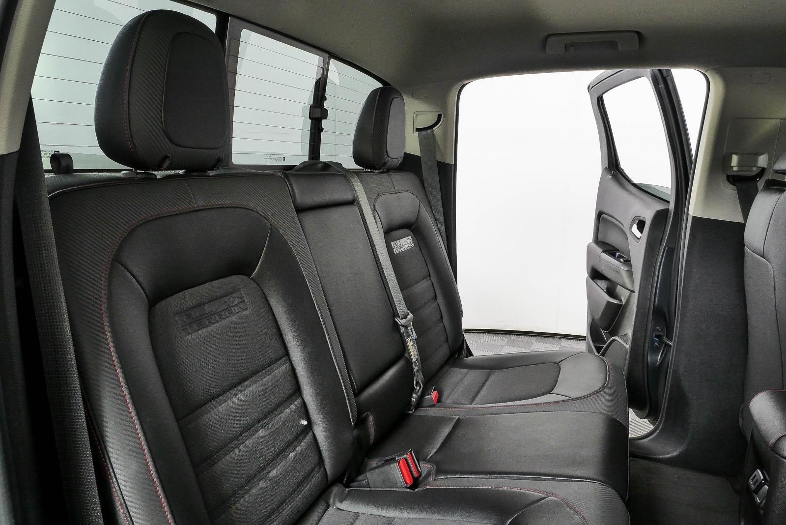 Used 2016 CYBER GRAY METALLIC GMC 4WD SLE image 19