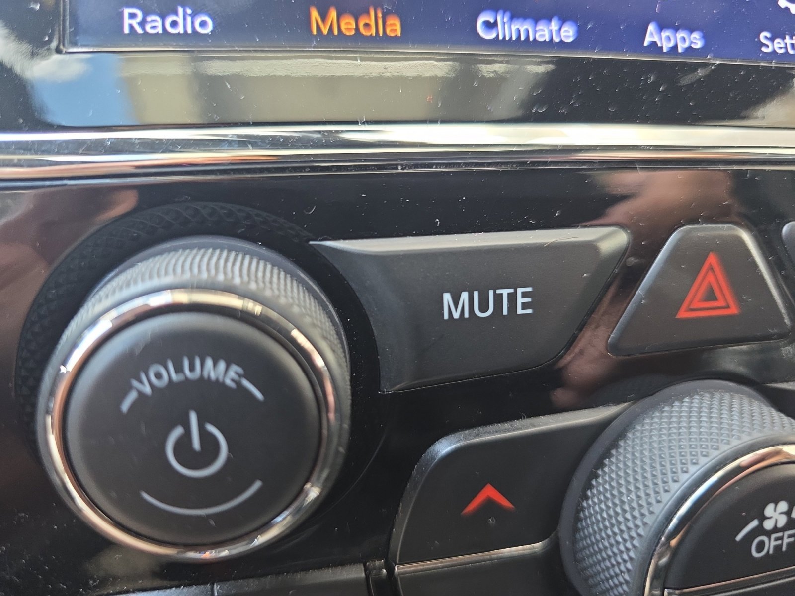Used 2019 Bright White Clearcoat Jeep Altitude image 15