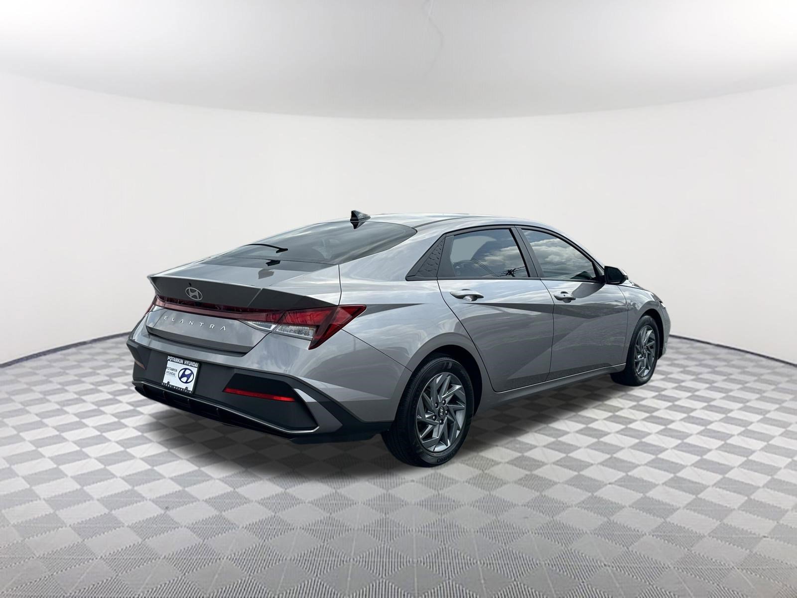 Used 2024 Fluid Metal Hyundai SEL image 5