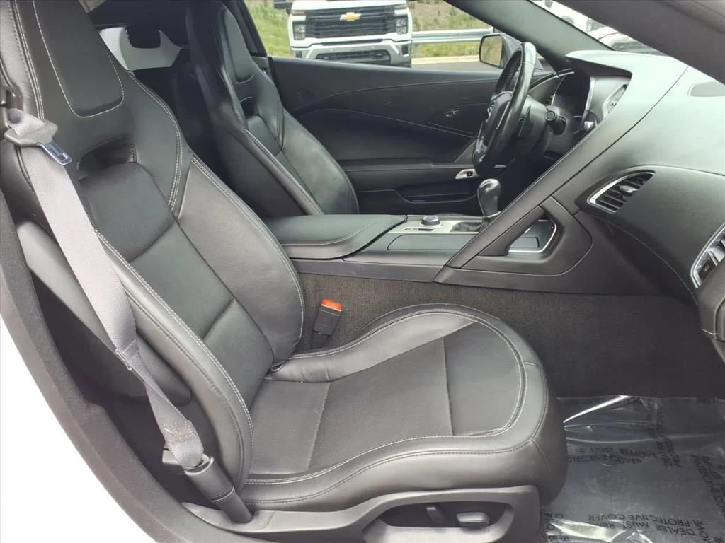 Used 2017 ARCTIC WHITE Chevrolet Z51 1LT image 25