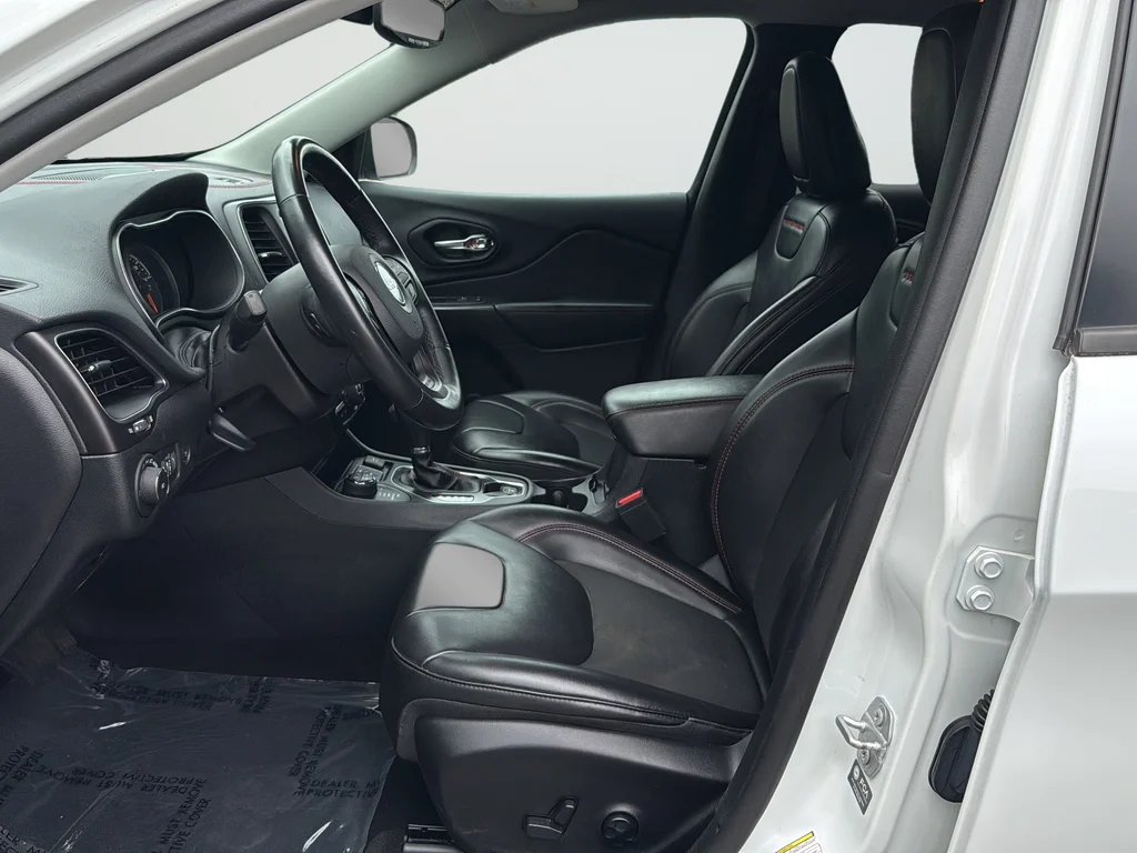 Used 2021 White Jeep Trailhawk image 10