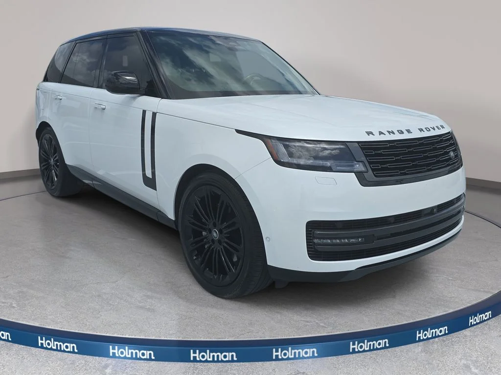Used 2025 White Land Rover SE image 4