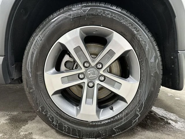 Certified Used 2025 Lunar Silver Metallic Honda EX-L image 14