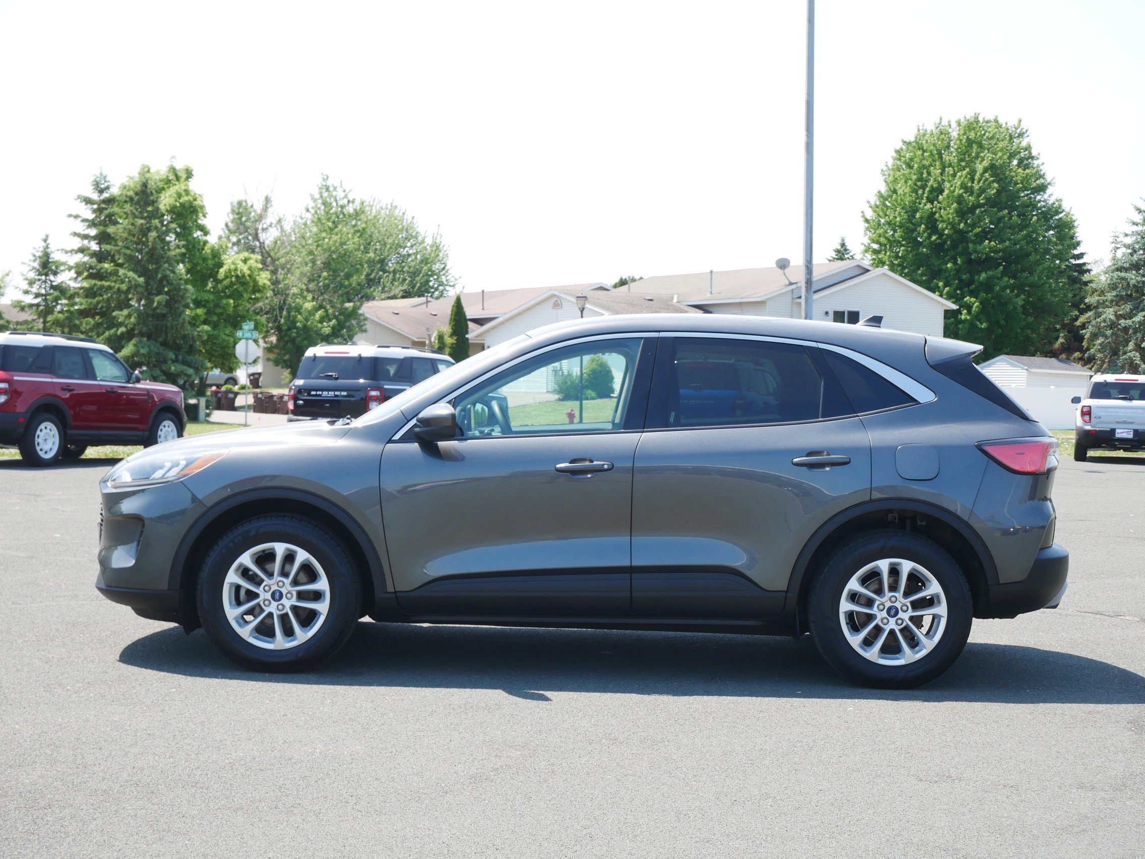 Used 2020 Ford Escape SE with VIN 1FMCU9G67LUB41902 for sale in Hastings, Minnesota