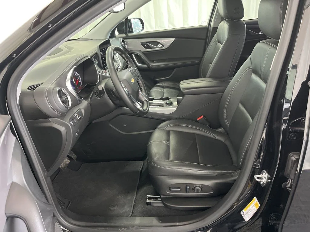 Used 2023 Black Chevrolet LT image 3