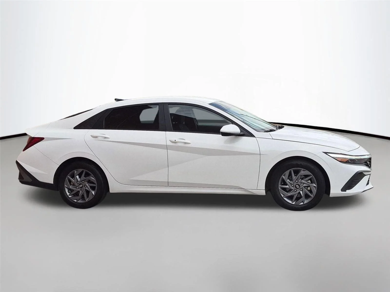 Used 2024 Serenity White Hyundai SEL image 6