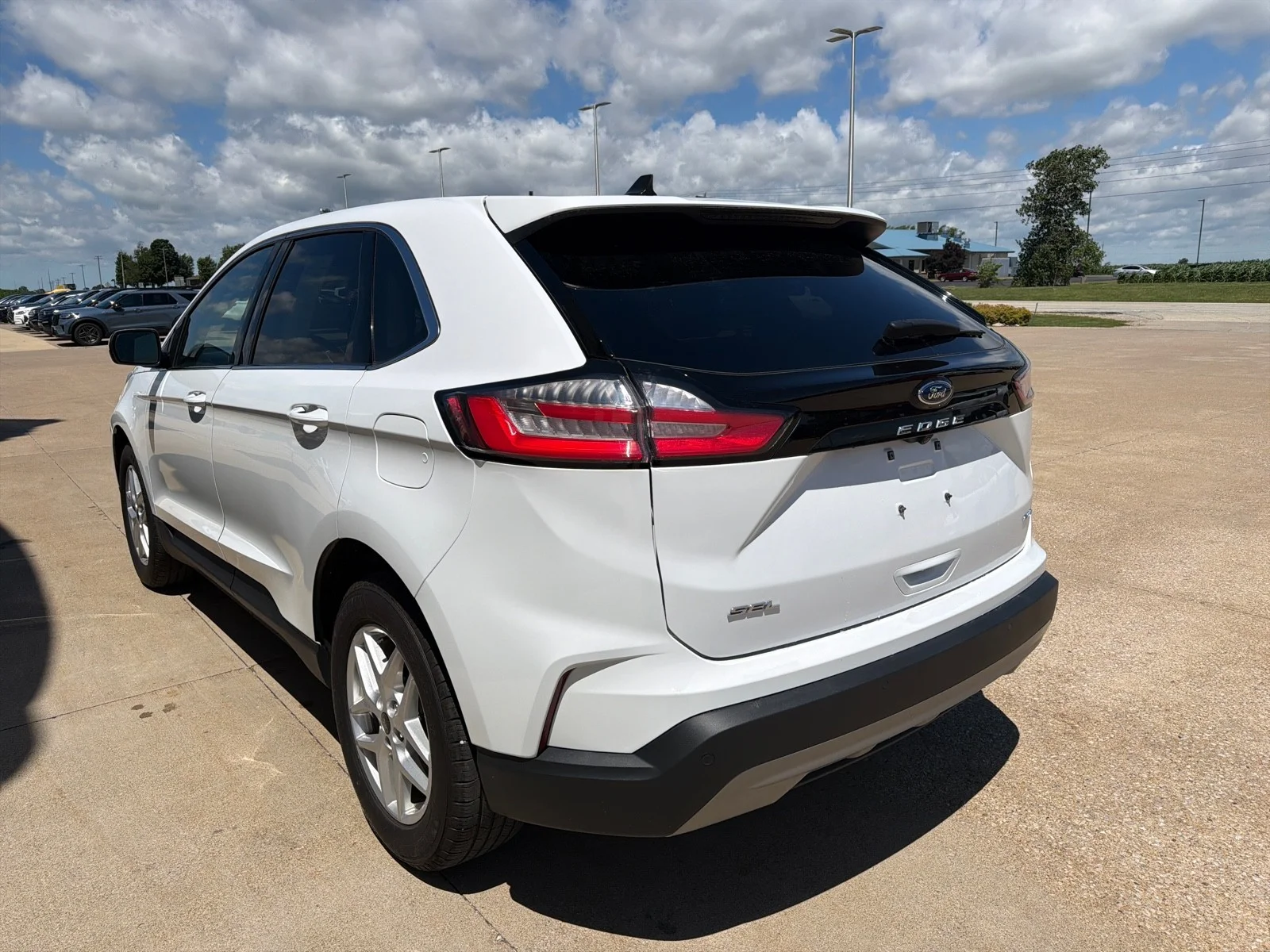 Used 2024 Oxford White Clearcoat Ford SEL image 6