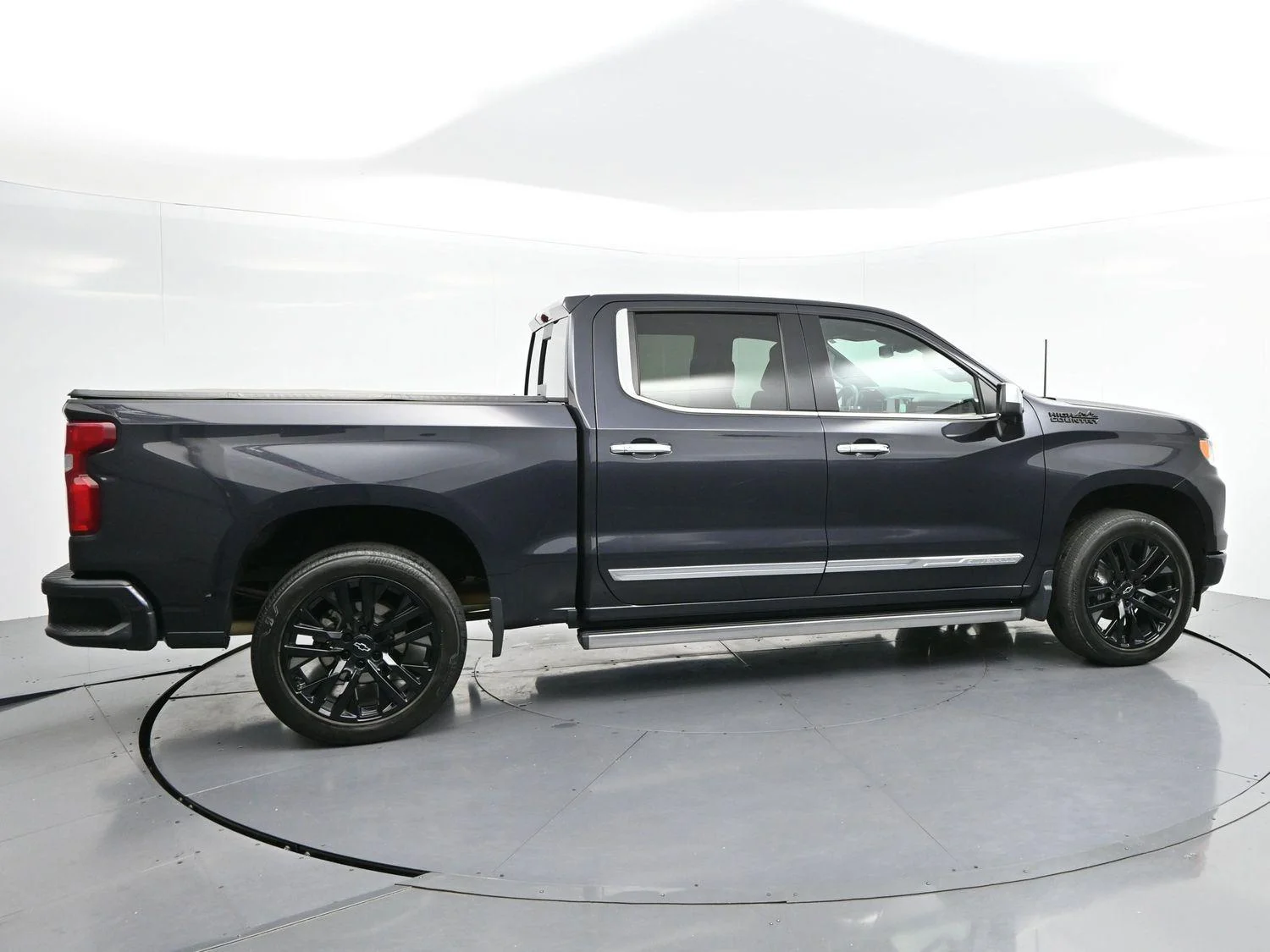 Used 2023 Dark Ash Metallic Chevrolet High Country image 8