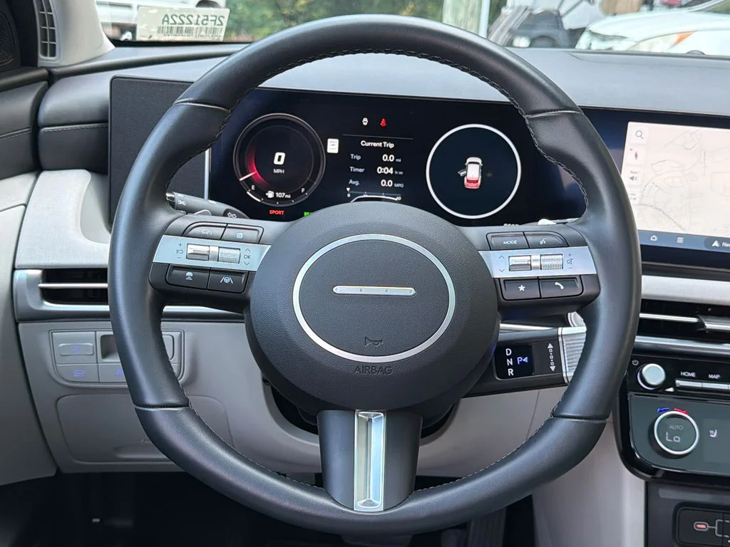 Used 2025 White Hyundai SEL Convenience image 24