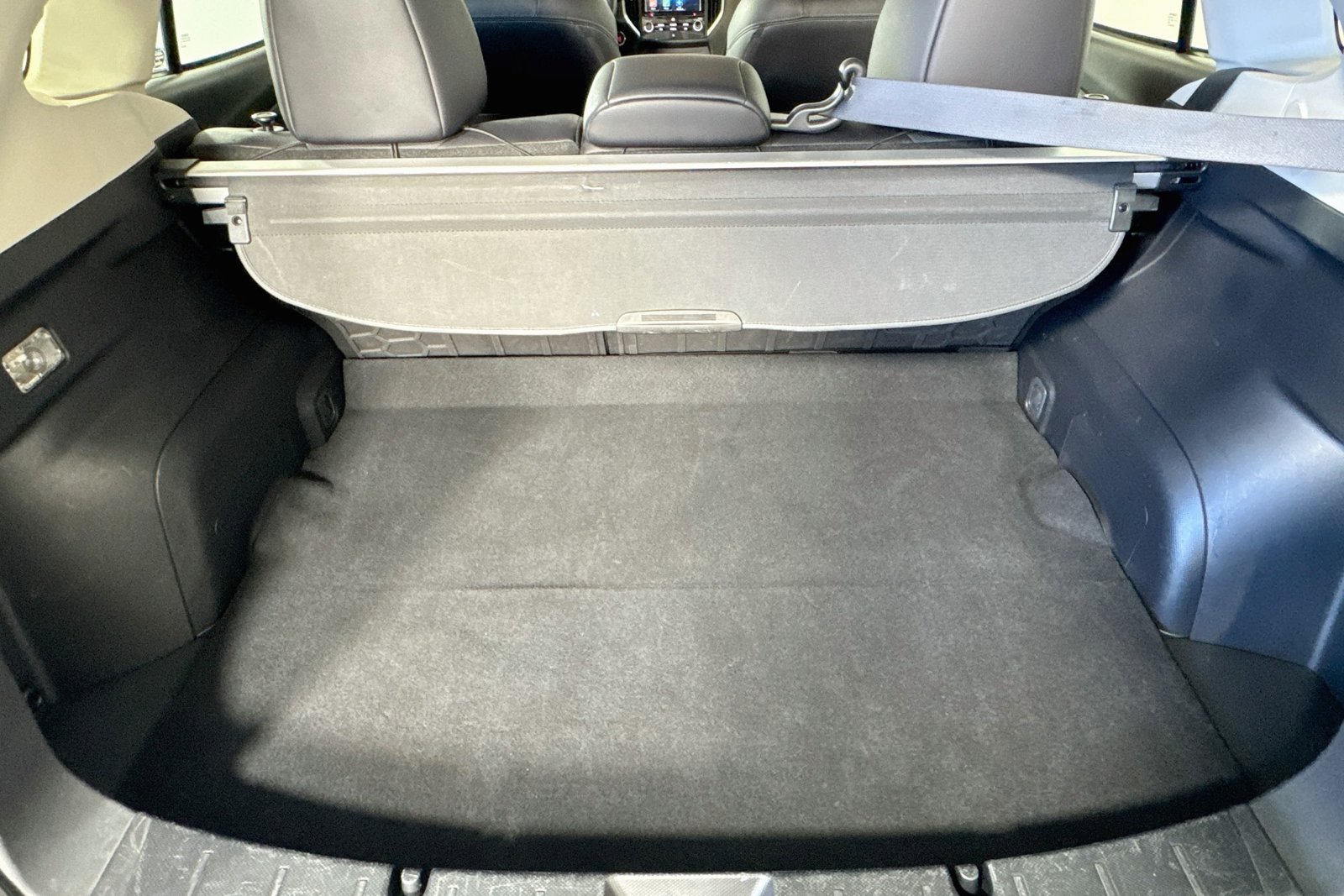 Used 2018 Island Blue Pearl Subaru Limited image 24