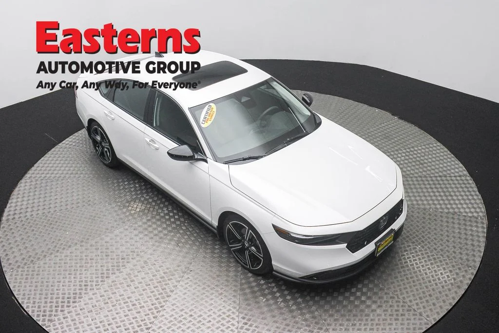 Used 2026 White Honda SE image 3