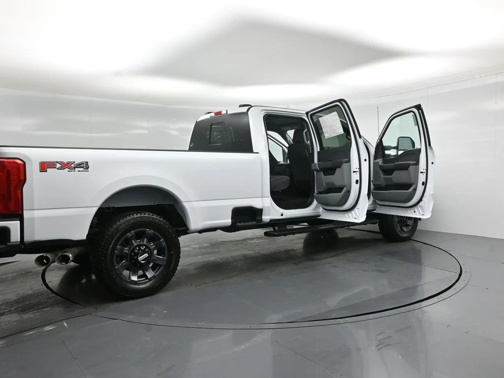 New 2026 Oxford White Ford XL image 5