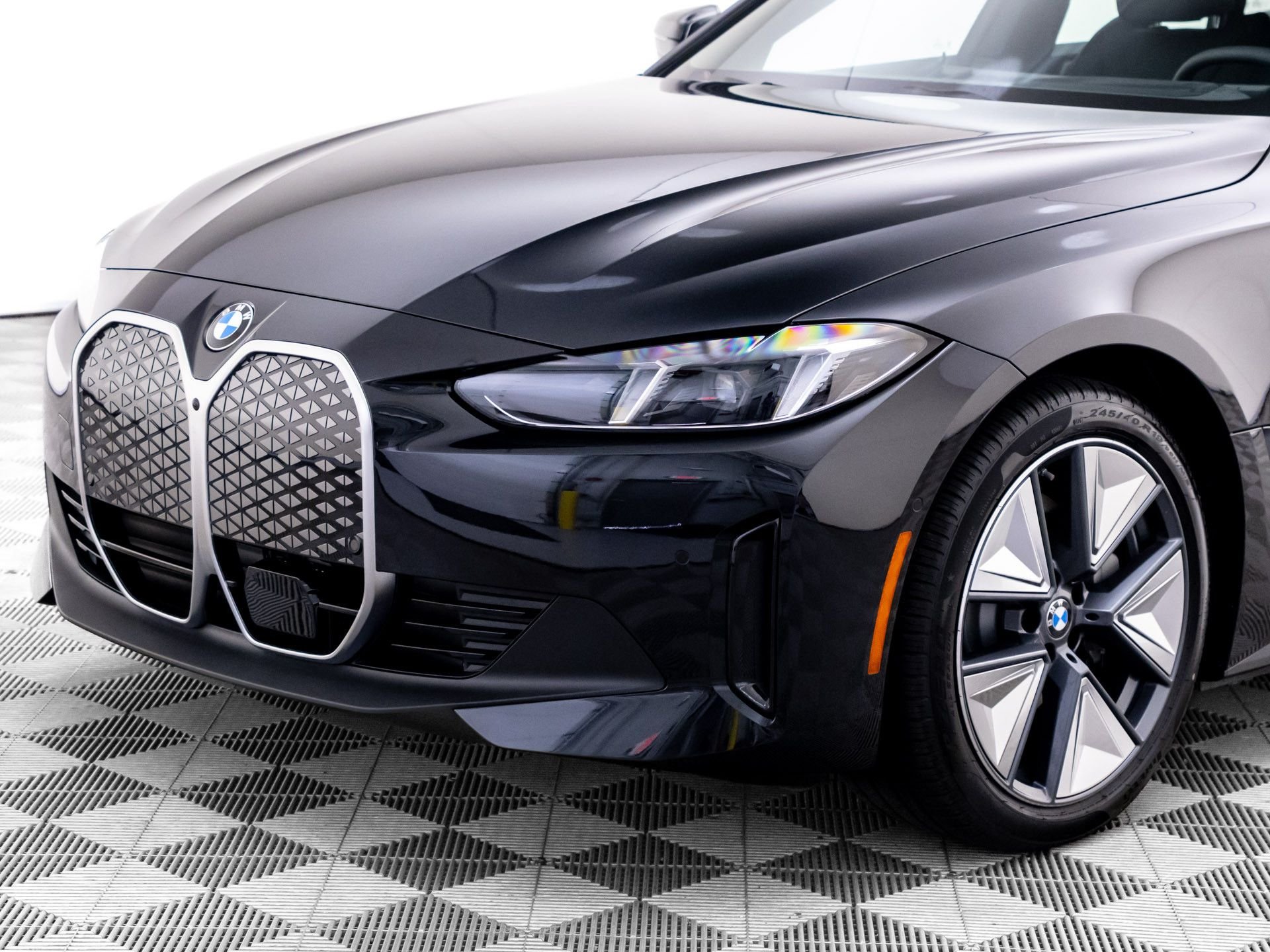 New 2026 Black Sapphire Metallic BMW xDrive40 image 37
