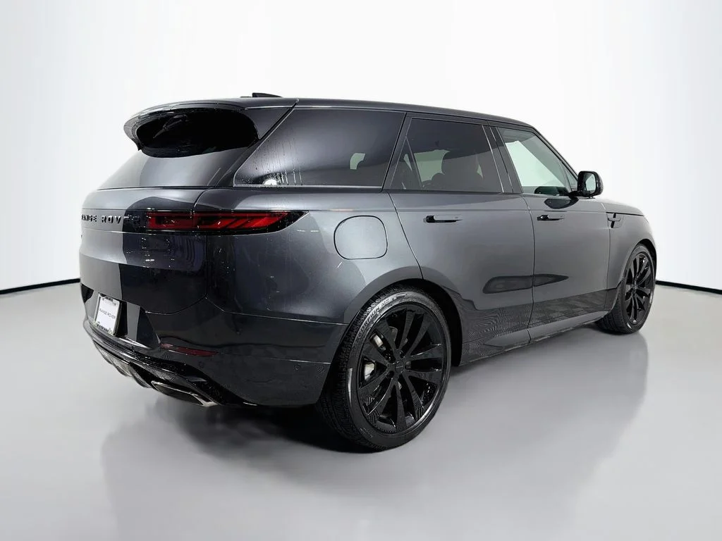 New 2026 Carpathian Grey Land Rover Dynamic SE image 5