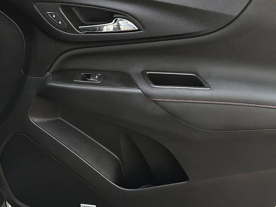 Used 2022 Silver Ice Metallic Chevrolet RS image 26