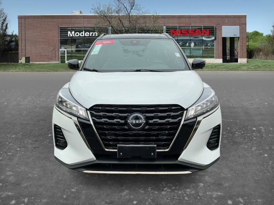 Used 2023 Aspen White Tricoat/Super Black Nissan SR image 6