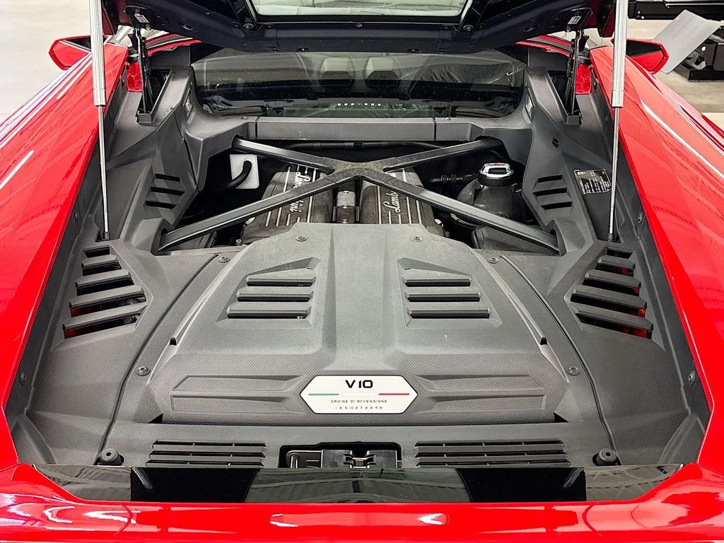 Used 2020 Red Lamborghini Base image 31