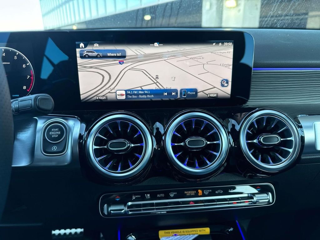 2025 Mercedes-Benz GLB GLB35 AMG - Photo 11
