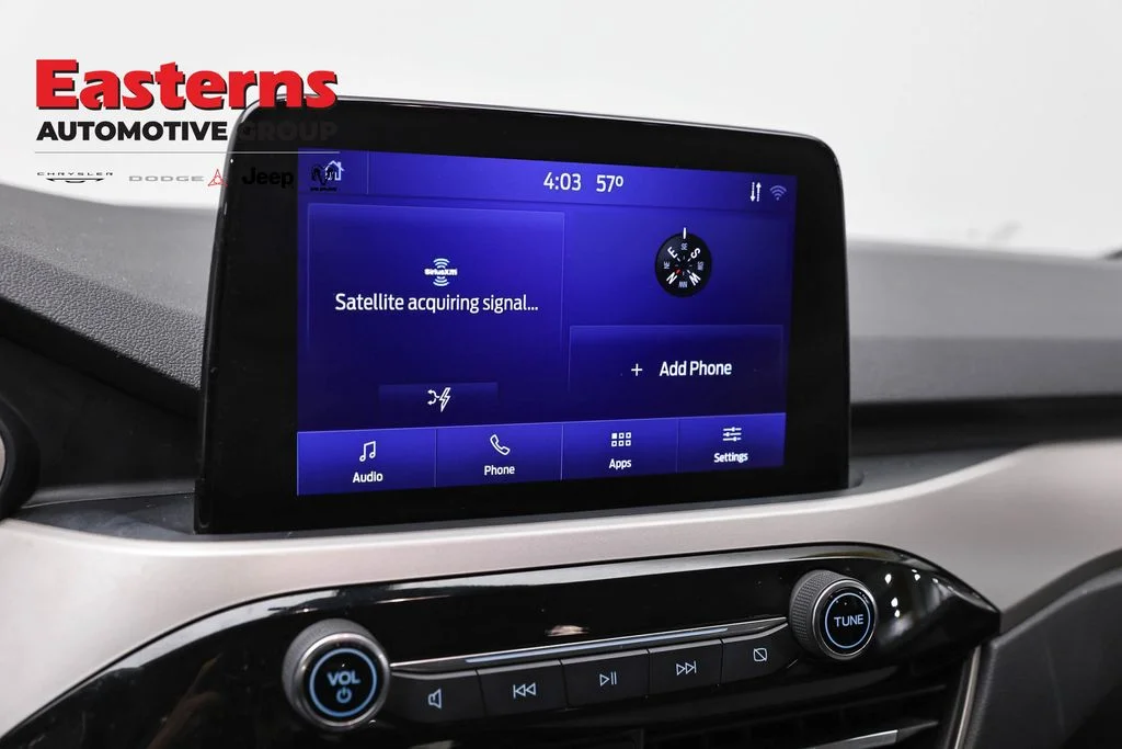 Used 2022 Black Ford SE image 18