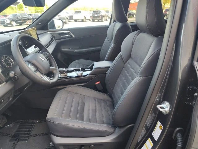 New 2026 Gray Mitsubishi SE image 12