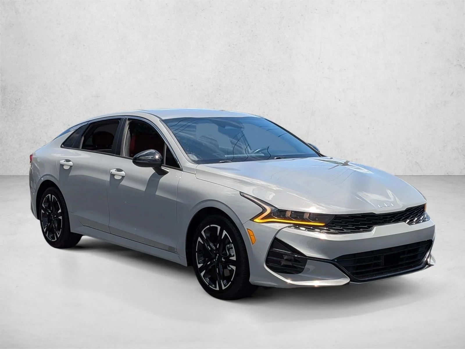Used 2024 Wolf Gray Kia GT-Line image 3