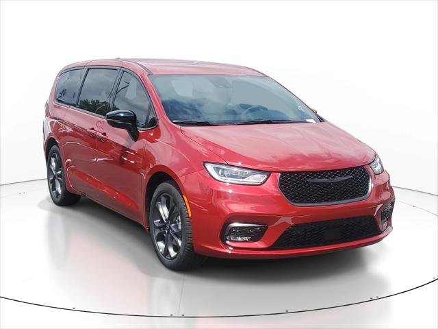 2026 Chrysler Pacifica Select's photo