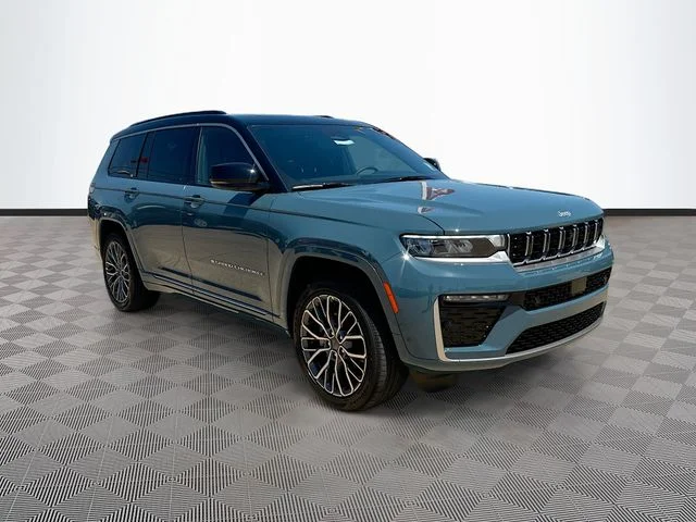 2026 Jeep Grand Cherokee L Summit 4x4's photo