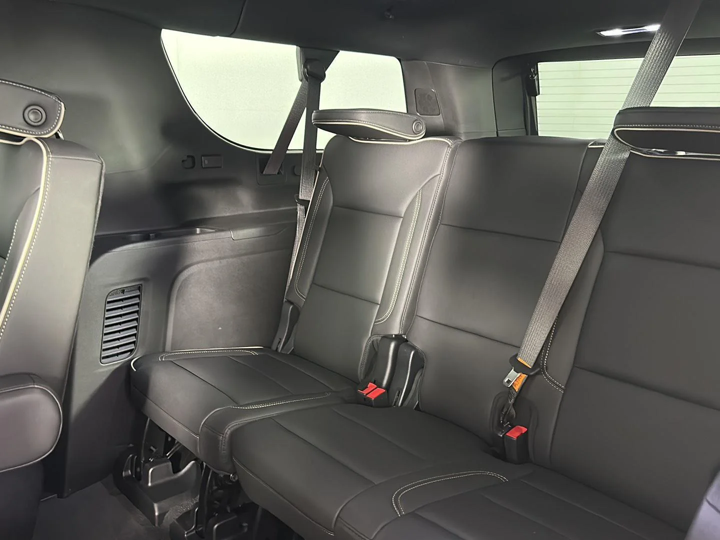 Used 2024 Sterling Metallic GMC SLT image 27