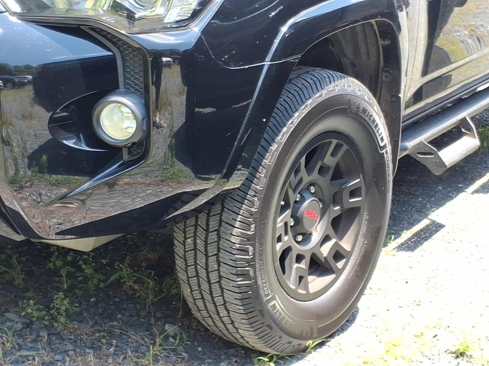Used 2018 Midnight Black Metallic Toyota SR5 image 3
